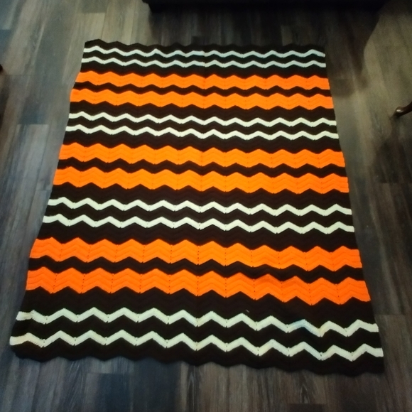 Vintage Afghan Chevron  Zig Zag Retro Pattern Hand Crocheted Throw Blanket - Picture 4 of 15